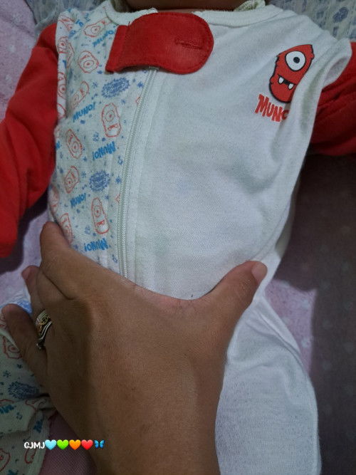 Ask ko lng po,ano po ba normal na sukat ng tummy ni baby?mejo worried ako ako sa 1month old ko,