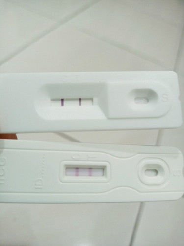 4 week. takpernah dpt double seterang ini diusia 4w, pregnancy sebelum ni sgt pudar..
