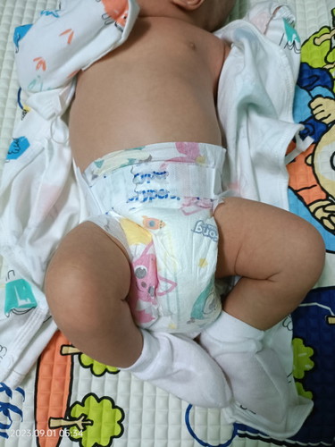 Pampers macam ni masih dikira muat kan? Baby +-4.5kg. Drypers Wee Wee Dry 3-7kg saiz S