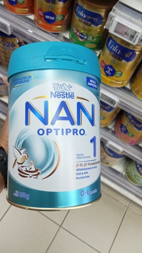 How many scoop should I give my 4 months old baby? Tin says 6 scoops = 180ml. Baby feed every 2hrs..