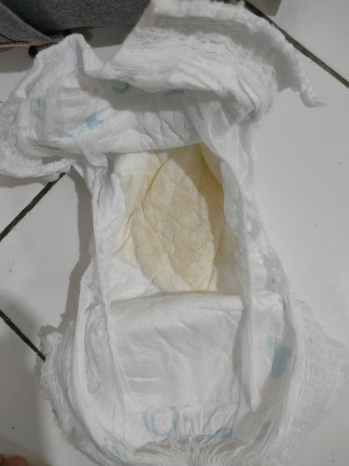 Warna pipis bayi 7 bulan sudah makan