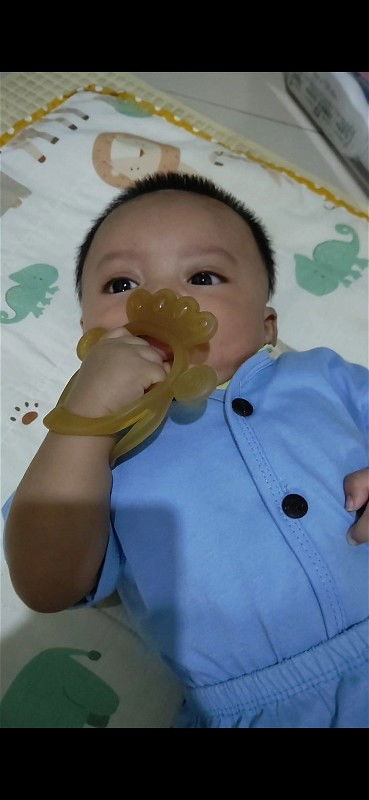 Hoek saat dikasih teether