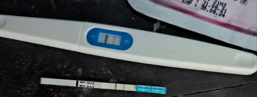 Ini aneh ga sih bun garis duanya, harusnya yg samar itu kan di garis T atau test?