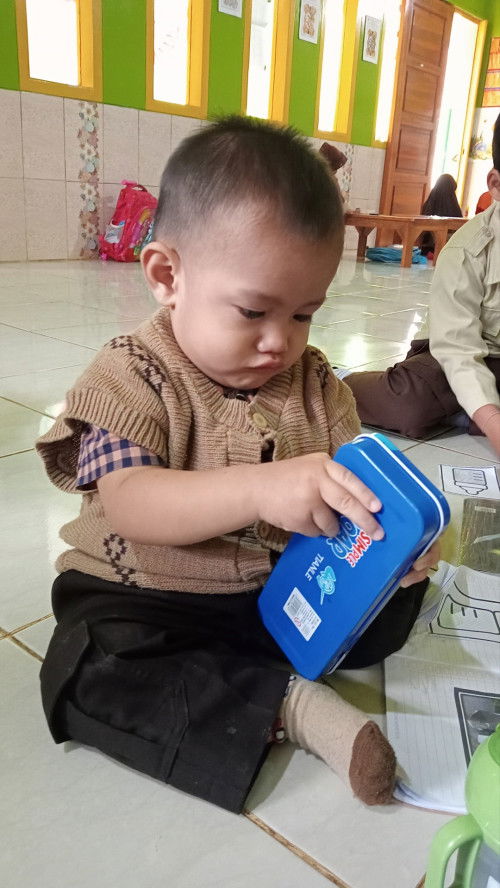 BAYI SUDAH SUKA BELAJAR.