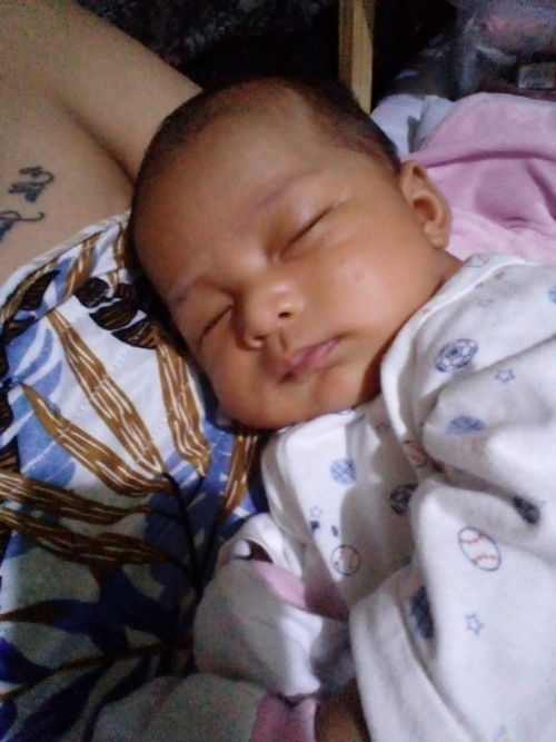 Ano ginagawa nyo mga mi pag nakakatulungan na ni baby ang pagdede at hindi na sya napa burp ?