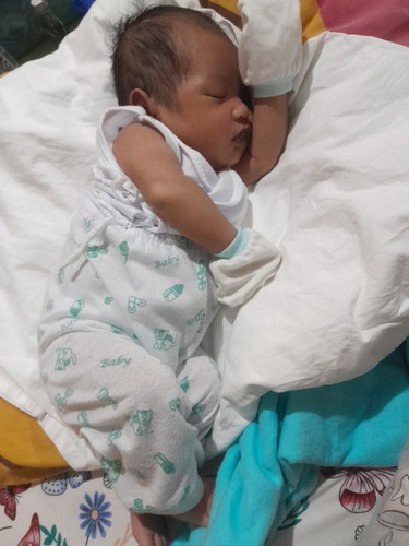 Ano kayang magandang remedi sa 25 days old na baby. Na nag karoon ng ubo at sipon. Salamat