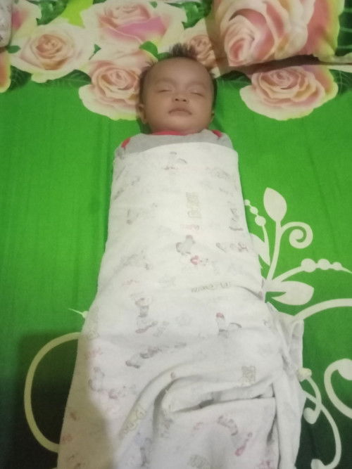 anak tdr suka di bedong