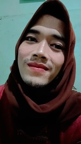 Ngidam makan ini itu❌
ngidam dandanin suami✅😭🤣