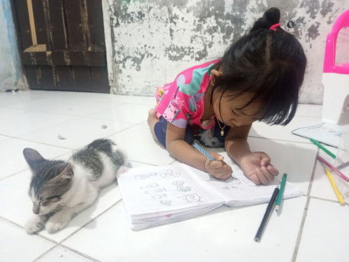 Cara agar pegang pensil biar bener gimana ya Bun....