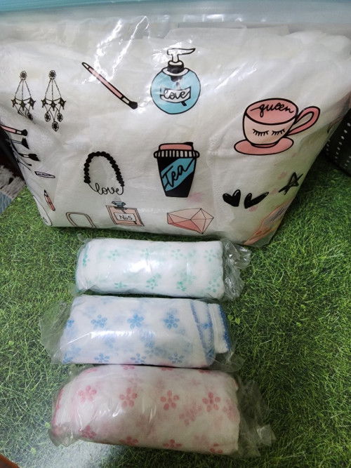 For sale: disposable breast pads 36pcs + free 3 disposable panties = RM 10. Putra Heights/Subang