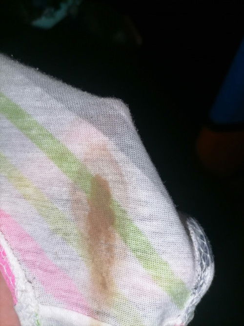 sumakit ang puson at balakang at may dugo pong nakita kanina.