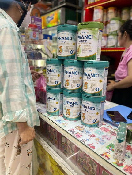 Có nên đổi sữa cho con?