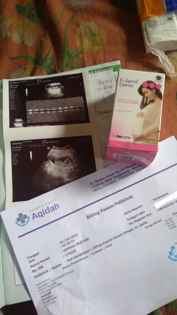 Terjatuh di kursi plastik