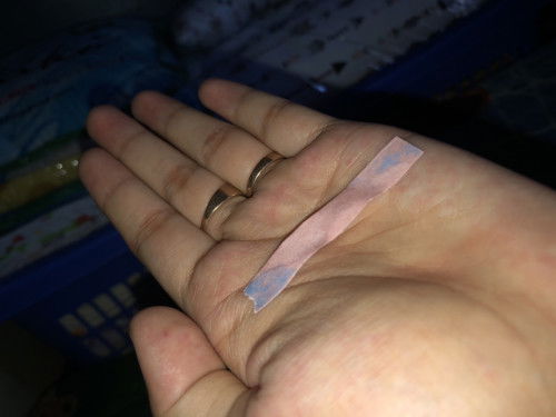 Bagaiamana cara membaca reaksi kertas lakmus ?