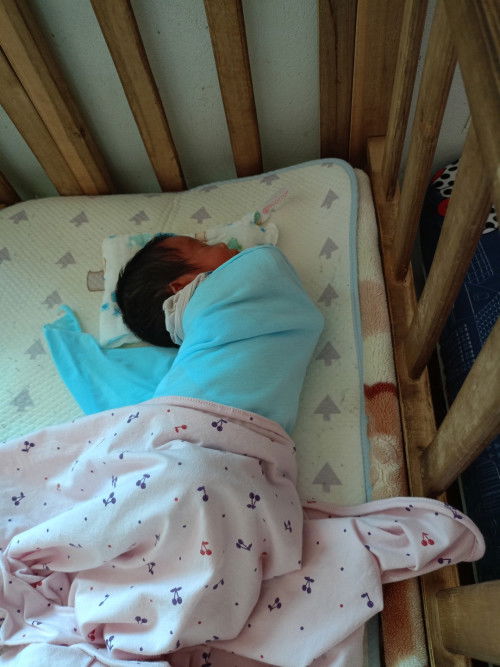 Bé ngủ tư thế này có sao không các mom?