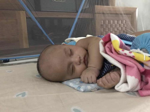 4 tháng làm sao ngủ xuyên đêm