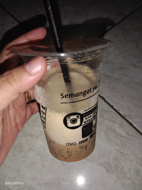 Nyidam minum es kopi