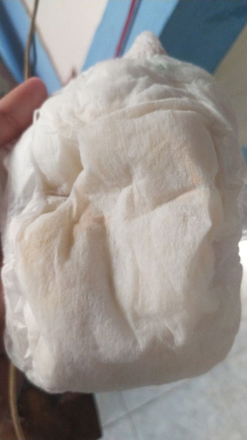 Ada bercak oren di Pampers