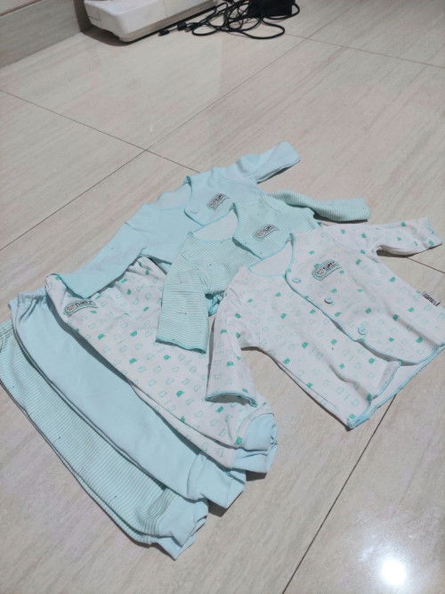 Preloved Baju Bayi Newborn Flufffy