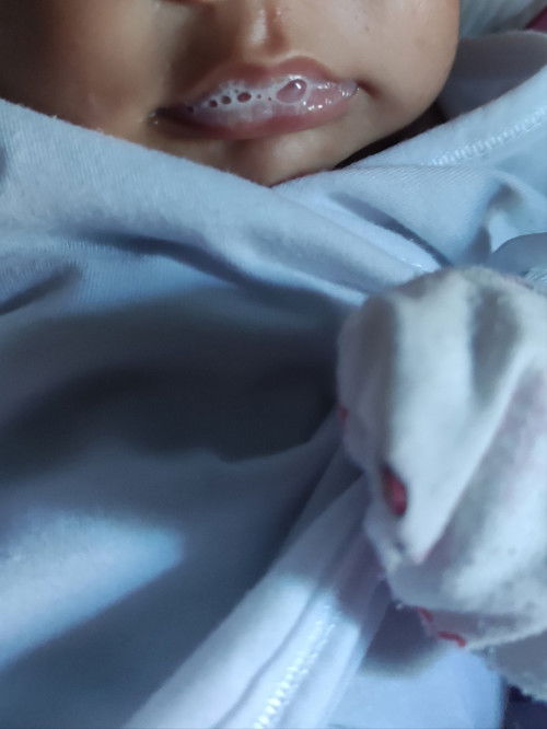 Naglalaway na newborn