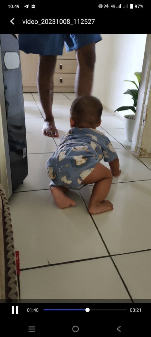 Cara stimulasi duduk atau merangkak..