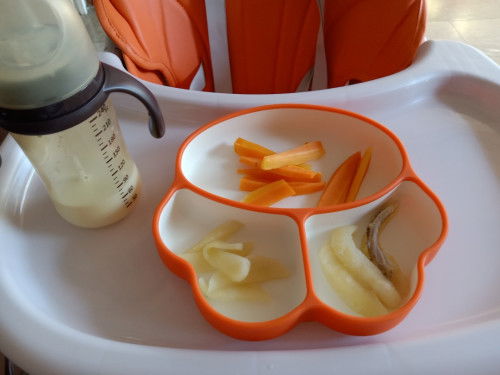 Finger foods ni Baby (Soft Boiled Apple, carrots and Banana)