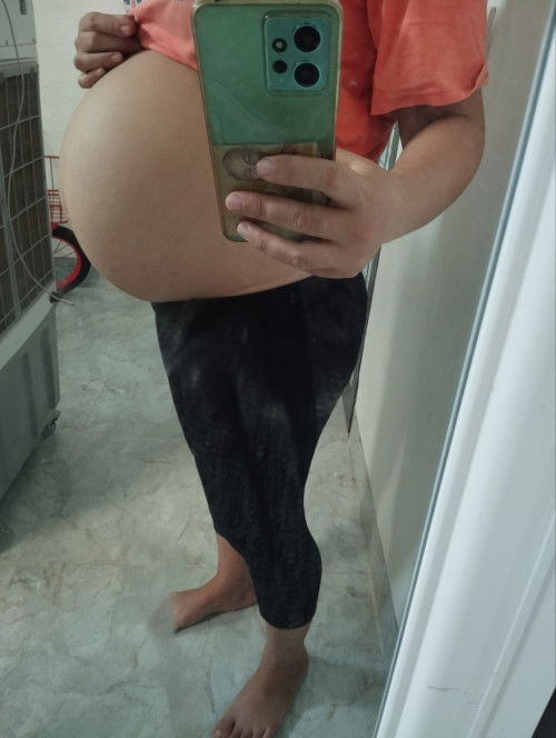 Mèo tháng 11 của các mom thế nào rồi ạ . Nhà em mèo cái 34w được 2kg2 rồi ạ . Mong con quá các momơi