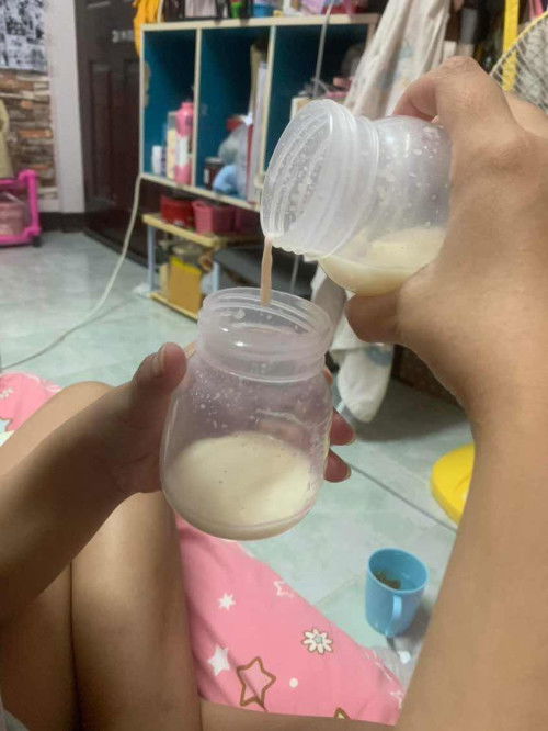 น้ำนมแม่เป็นอะไรไม่รู้คะ