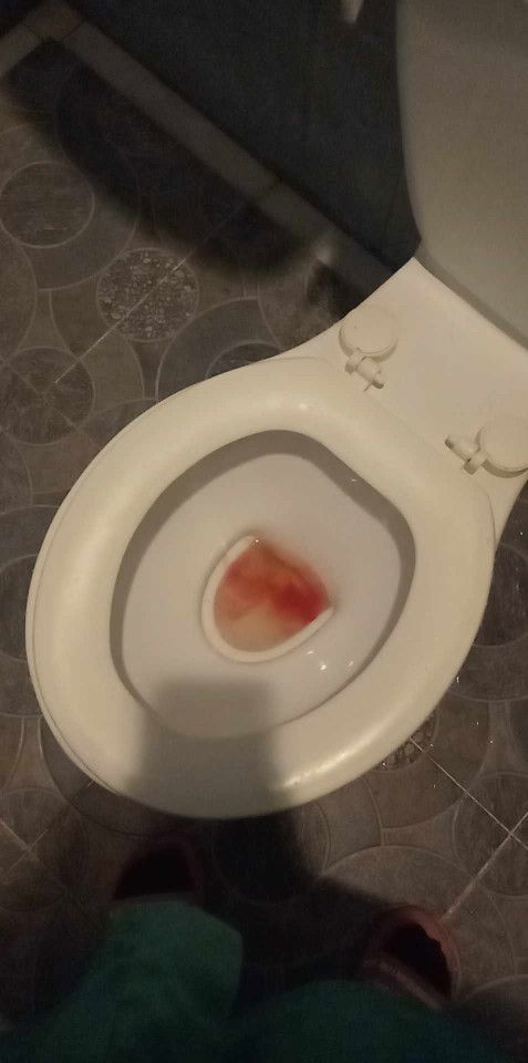 6 weeks pregnant with light bleeding. Any similar case?