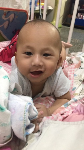 น้อง7เดือนแล้ว ไม่นั่งเลยแม่เครียดจังค่ะ ลูกบ้านไหนเป็นบ้างค่ะ  พัฒนาการอื่นๆหนู4