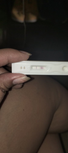 Nagpt ako kahapon nagdalawang guhit sya yung isa malabo then parang sabog, and ngayon negative.