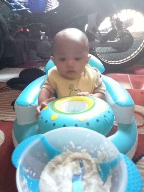 Bayi 6 bulan.bleh tidak untuk belajar duduk di sofa duduk khusus??
Katanya bikin bengkok badan nya