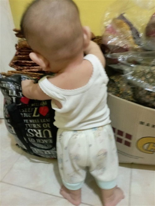 Berdiri usia 6 bulan 25 hari. Adakah pengalaman yang sama?