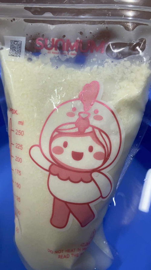 นมเป็นก้อนๆแบบนี้เสียหรือยังคะ