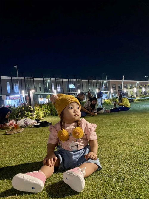 Bayi 8 bulan makan semua benda