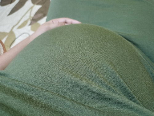 Hi mga mami ask kolang kung normal ba na meron kumikirot sa tyan ?