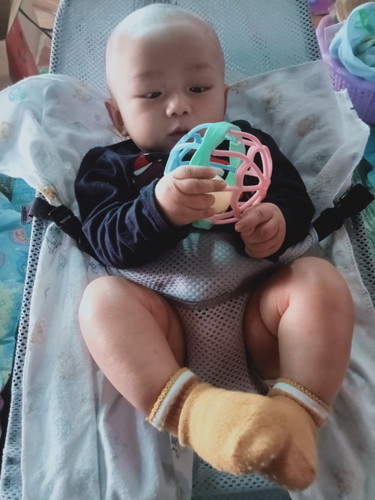 ลูก4เดือน4วันแล้วยังคว่ำเองไม่ได้