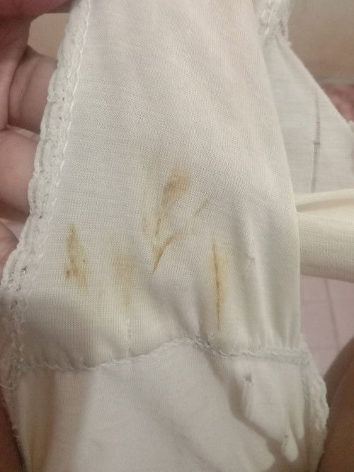 Bun maaf sedikit jorok 🙏 ini flek bukan ya namanya soalnya baru prtama kli ngalamin. 

#13week