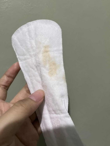 Bun ada yang pernah seperti ini? Jatohnya keputihan atau flek ya? Ga bau darah tp tetap ada aromanya