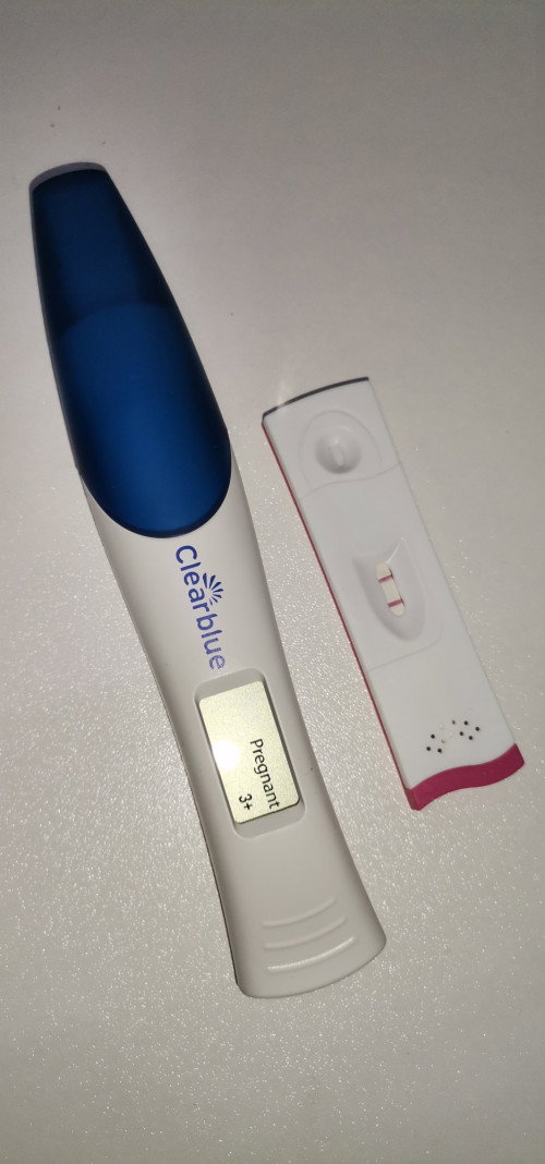 Lewat period 8 hari. Pelik juga x pernah lewat lama mcm ni. Terus la p check. Nah dah 5 week 😆
