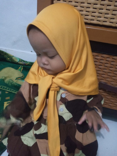 Anak perempuan ku sudah usia 9 bulan lewat bebrapa harii,, tapi belum tumbuh gigi ,, ada yg sama?