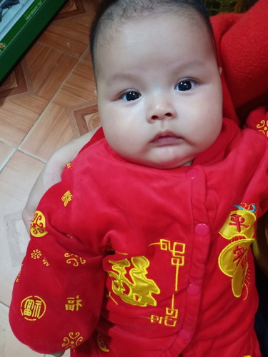 Anh mặc áo đỏ có e nào tỏ tình với anh không 😄