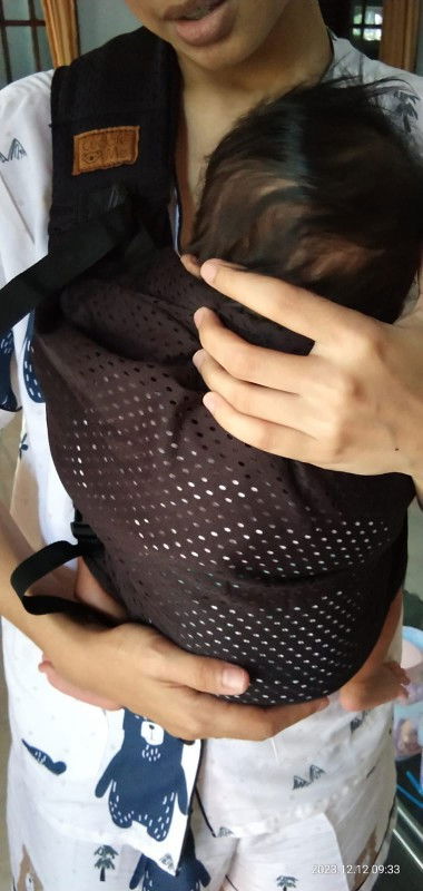 Cara menggendong M Shape