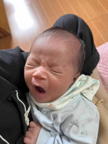 Bé nhà em mới 15 ngày mà nấc k dứt có cách nào k các mom