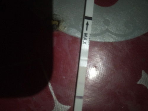 Ada yang sama gak ya kayak saya pas di tespek hasilnya positif satu tebal satu samar2