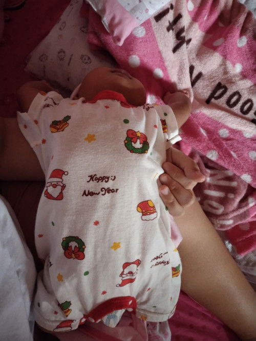 น้องชอบนอนห้อยหัวแบบนี้