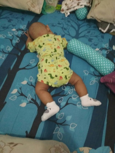 Lagi bobok,ditinggal mandi sebentar posisinya udah kayak gini ππππ