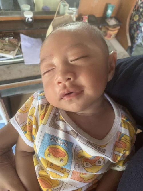 สอบถามหน่อยค่ะ ลูก2เดือน9วันเเล้วค่ะ