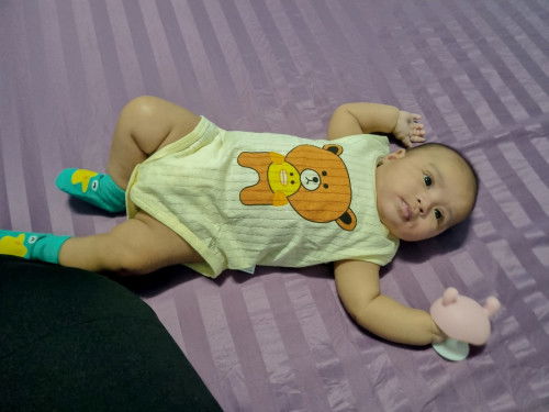 เด็ก3เดือนพอดี ลูกไม่ค่อยกินนม กินนมแม่ล้วน ทำไงได้บ้างค่า