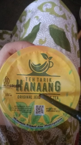 Bun, aku ma bertanya. Boleh gak ya minum teh ini?